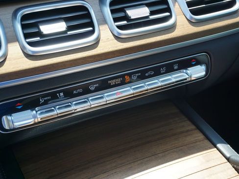 Certified 2025 Mercedes-Benz GLE 450e 4MATIC image 32