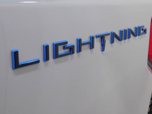 Used 2023 Ford F150 Lightning Lariat image 8