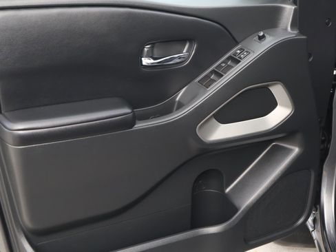 Used 2025 Nissan Frontier SV image 16