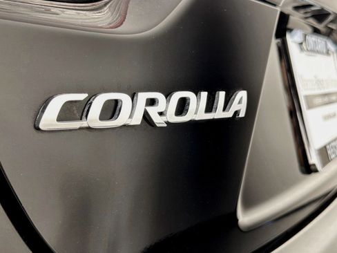 Used 2025 Toyota Corolla LE FWD image 9