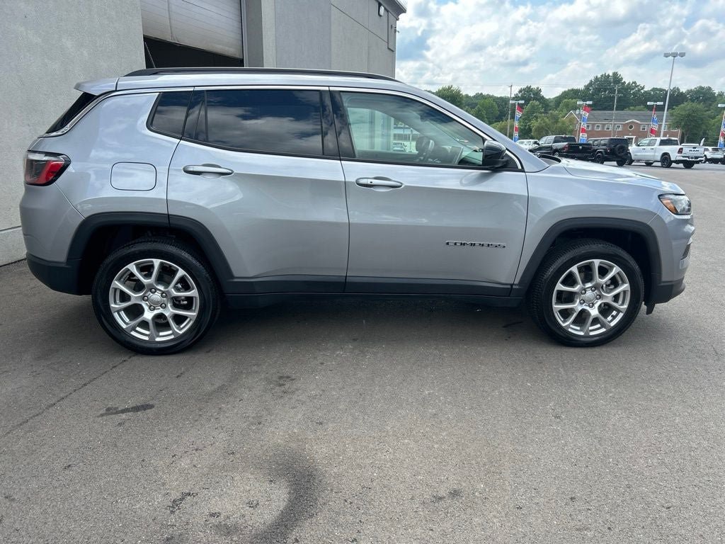 Used 2022 Jeep Compass Latitude AWD/4WD image 7