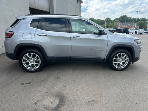 Used 2022 Jeep Compass Latitude AWD/4WD image 7