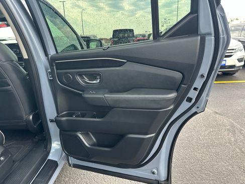 Used 2025 Honda Pilot Elite image 40