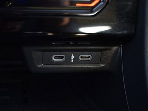 Certified 2025 Volkswagen Jetta SE w/ Sunroof Package image 16