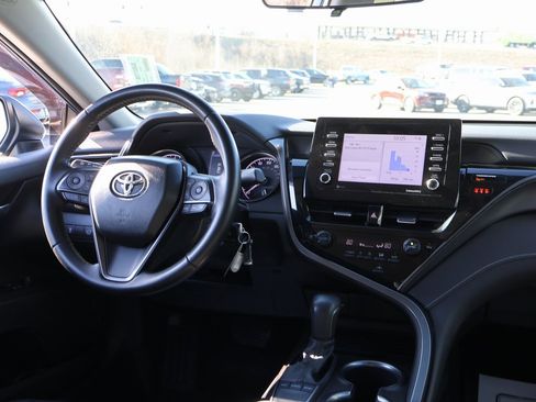 Used 2023 Toyota Camry SE image 13