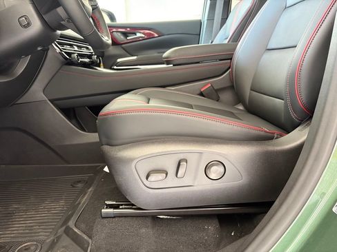 New 2027 Chevrolet Traverse RS w/ LPO, Floor Liner Package FWD image 36