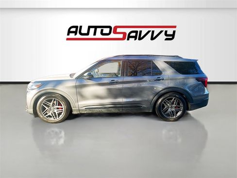 Used 2025 Ford Explorer ST image 4