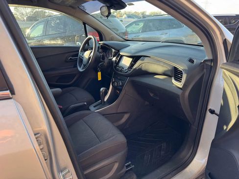 Used 2019 Chevrolet Trax LT FWD image 25