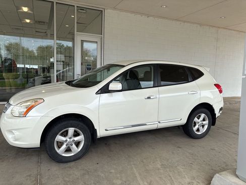 Used 2013 Nissan Rogue S w/ Special Edition Pkg FWD image 4