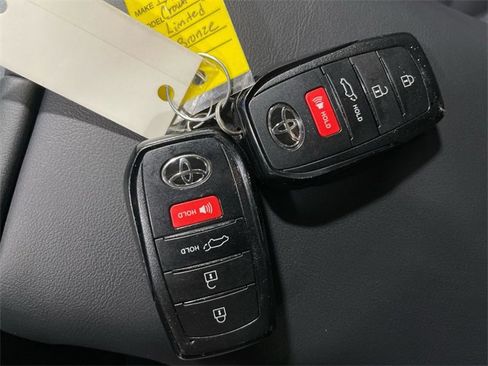 Used 2025 Toyota Crown Signia Limited image 21