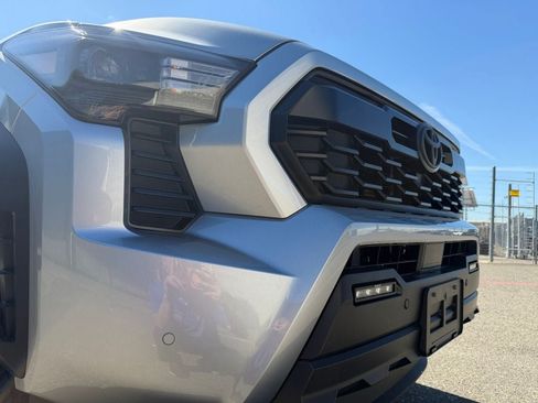 Used 2025 Toyota Tacoma TRD Off-Road w/ TRD Off Road Upgrade Package AWD/4WD image 33