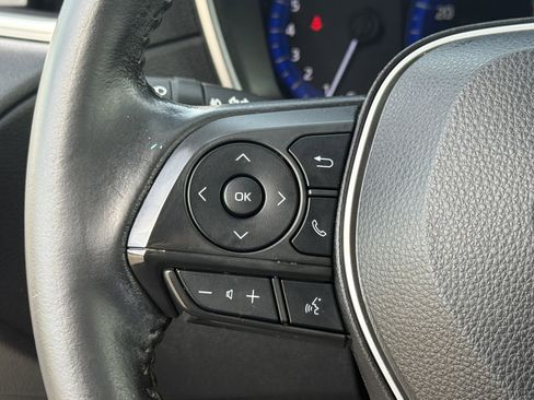 Used 2022 Toyota Corolla Cross XLE w/ Convenience Package image 19