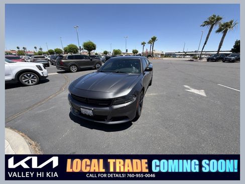 Used 2020 Dodge Charger SXT w/ Blacktop Package RWD image 1