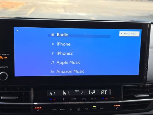 Used 2025 Toyota Sienna XLE image 30