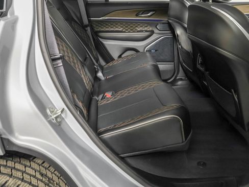 Used 2023 Jeep Grand Cherokee Summit w/ Advanced Protech Group IV AWD/4WD image 43