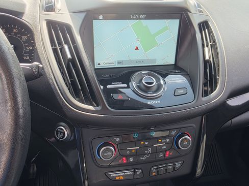 Used 2018 Ford Escape Titanium image 3