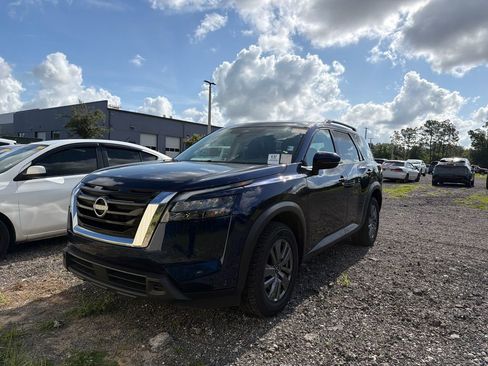 Used 2025 Nissan Pathfinder SV AWD/4WD image 1