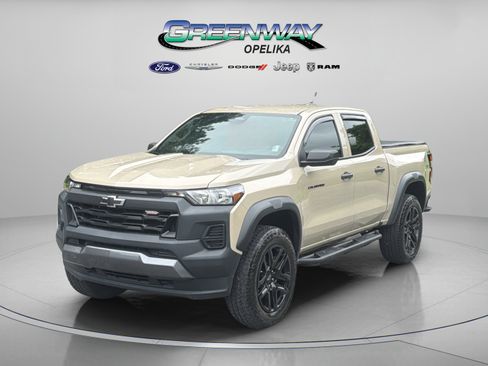Used 2023 Chevrolet Colorado Trail Boss w/ Advanced Trailering Package AWD/4WD image 3
