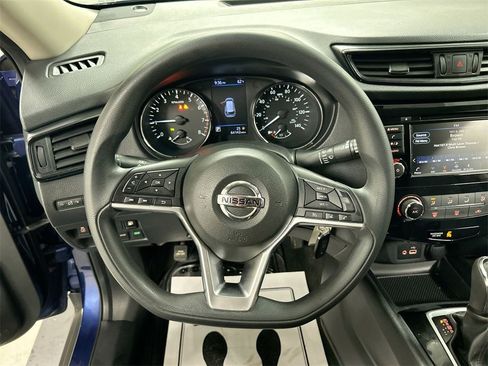 Used 2018 Nissan Rogue S image 4