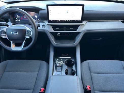 Certified 2025 Ford Explorer Active RWD image 3