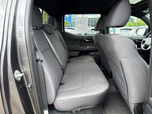 Used 2016 Toyota Tacoma TRD Sport AWD/4WD image 40