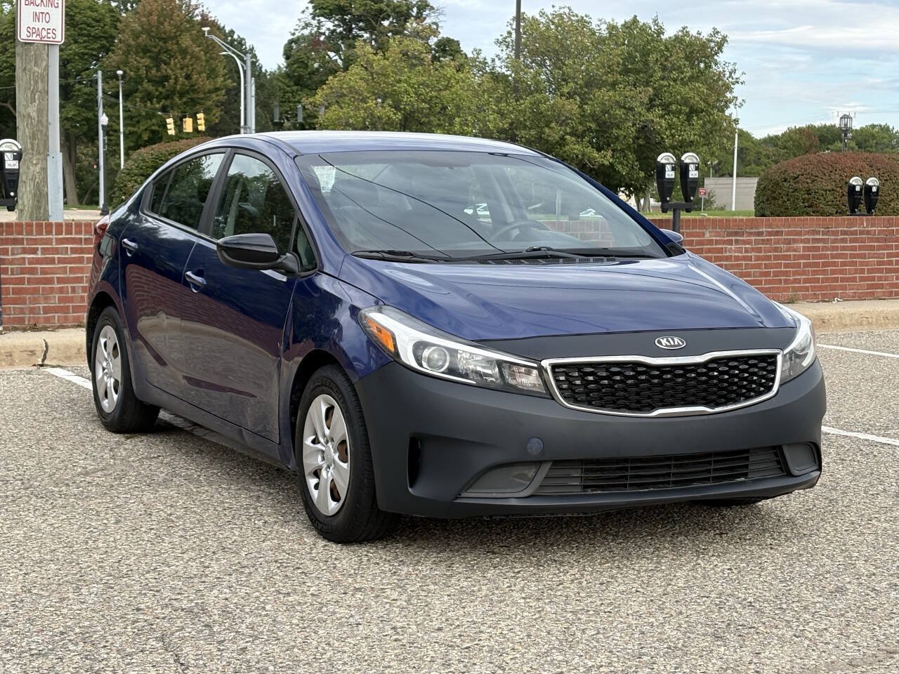 Used 2017 Kia Forte LX FWD image 4