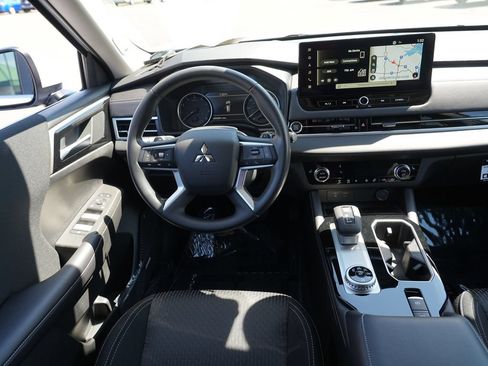 New 2026 Mitsubishi Outlander ES AWD/4WD image 19