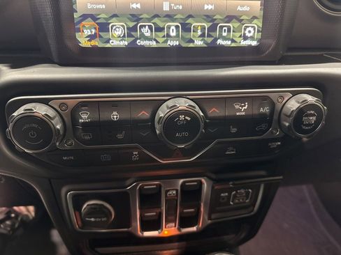 Used 2023 Jeep Wrangler Unlimited w/ Cold Weather Group image 16