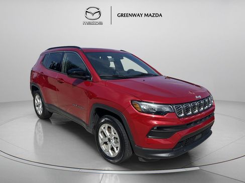 Used 2025 Jeep Compass Latitude w/ Sun & Sound Group AWD/4WD image 1