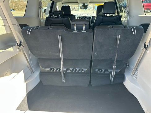 Used 2024 Chrysler Pacifica Touring-L image 19