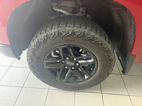 Used 2024 Chevrolet Silverado 1500 LT Trail Boss w/ Convenience Package II AWD/4WD image 8