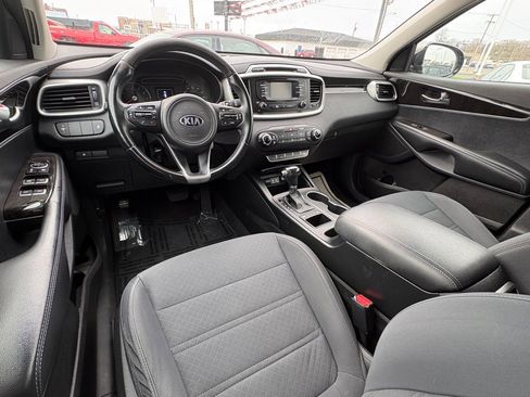 Used 2016 Kia Sorento LX w/ LX Convenience Package image 10