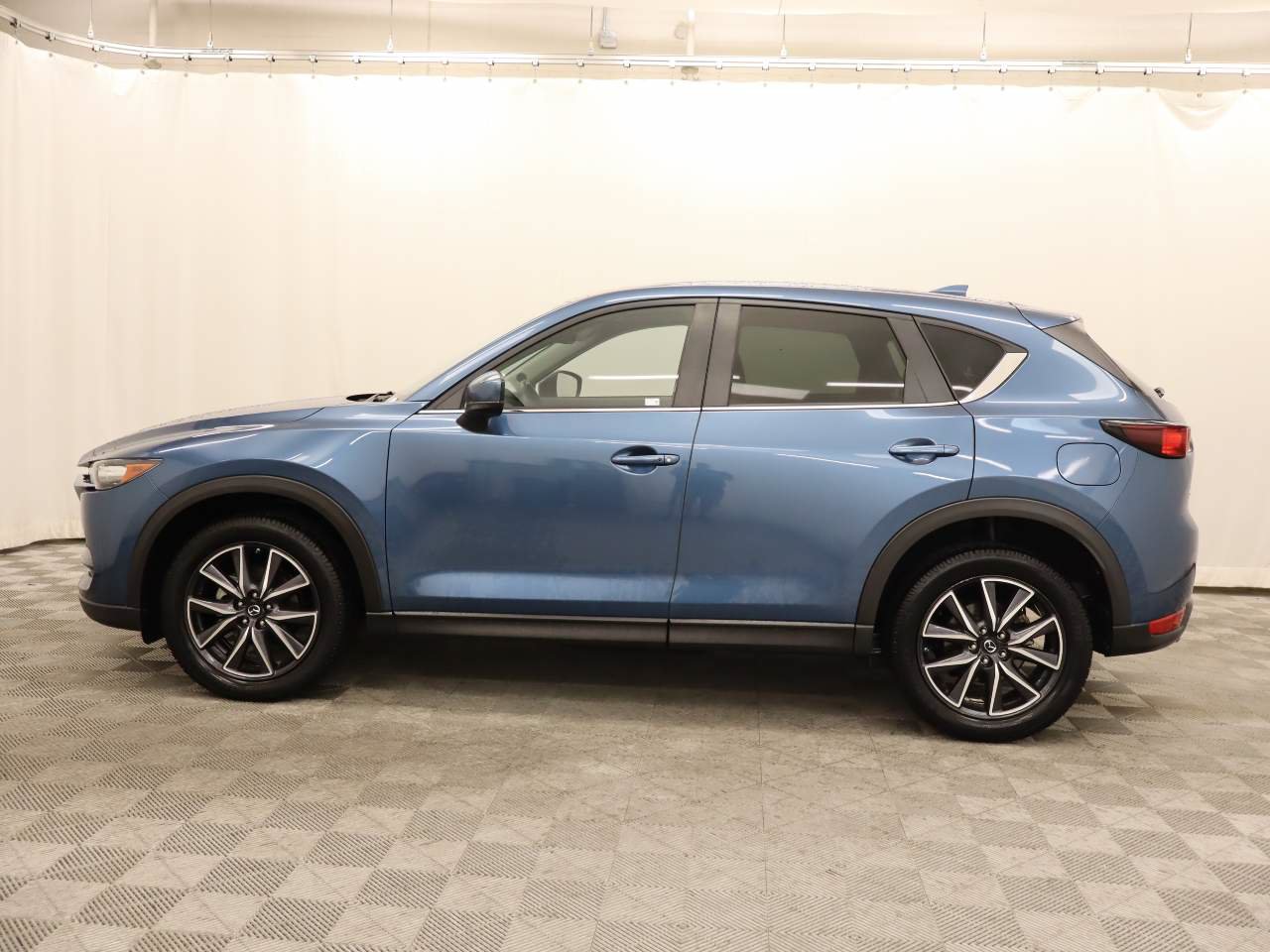 Used 2018 MAZDA CX-5 Touring w/ Preferred Equipment Package FWD image 2