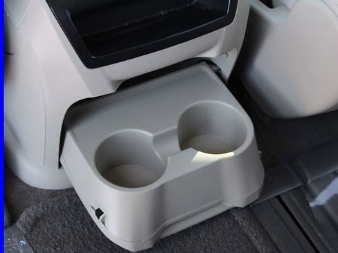 Used 2013 Toyota Sienna LE w/ Towing Pkg image 28