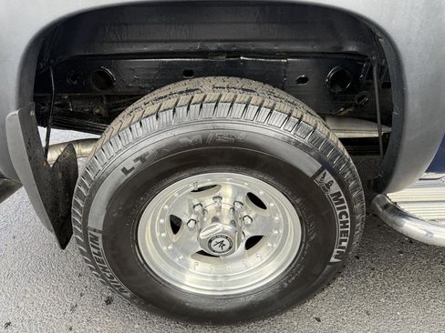 Used 2002 Chevrolet Silverado 2500 LT w/ Snow Plow Prep Pkg image 21