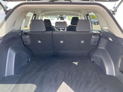 Used 2025 Toyota RAV4 LE AWD/4WD image 16