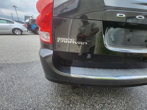 Used 2016 Dodge Grand Caravan SE FWD image 21