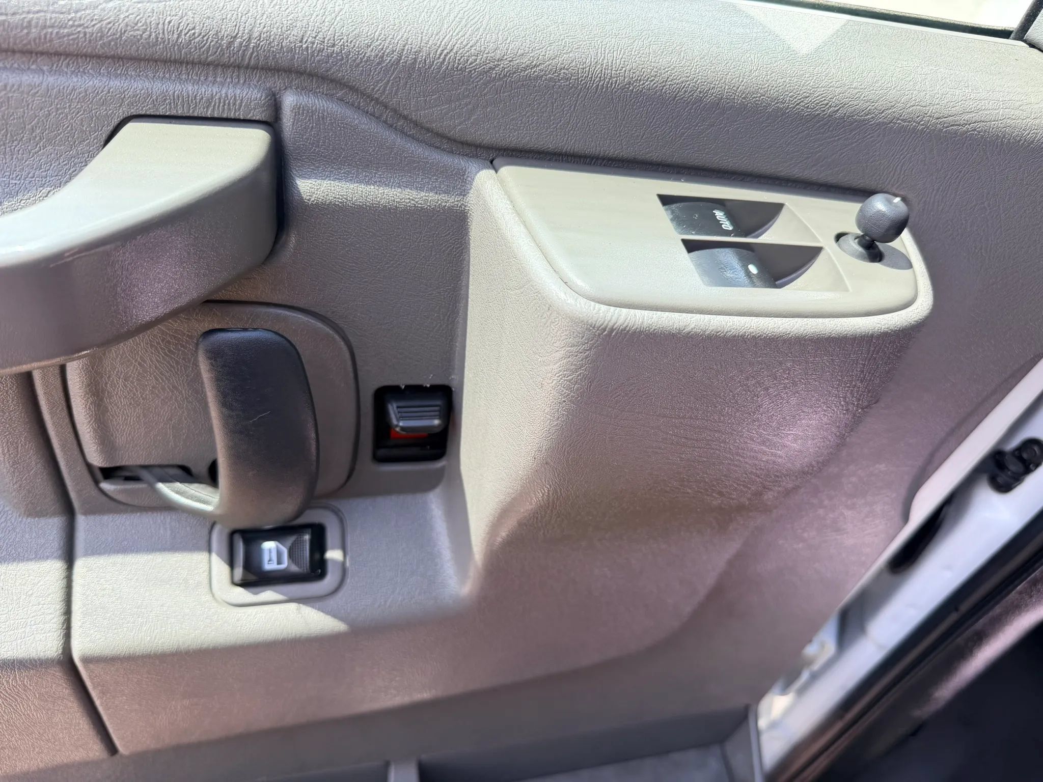 Used 2019 Chevrolet Express 3500 w/ Driver Convenience Package RWD image 6