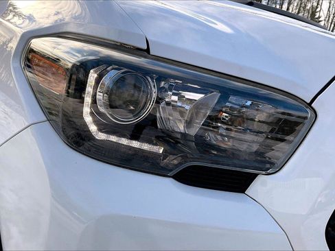 Used 2018 Toyota Tacoma TRD Pro image 31