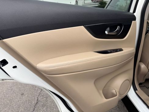 Used 2014 Nissan Rogue SL image 21