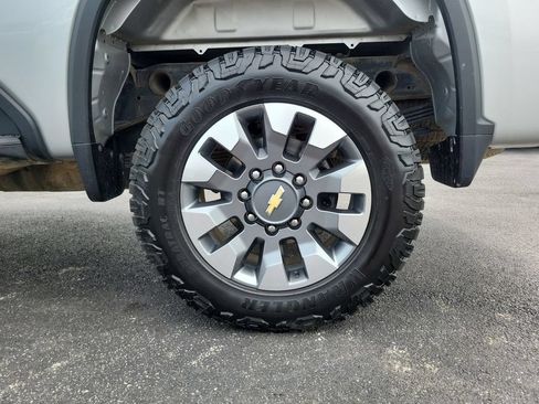 Used 2022 Chevrolet Silverado 2500 Custom w/ Custom Value Package AWD/4WD image 27
