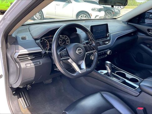 Used 2023 Nissan Altima 2.5 SR FWD image 14