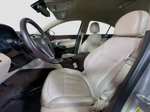 Used 2017 Buick Regal Sport Touring image 21