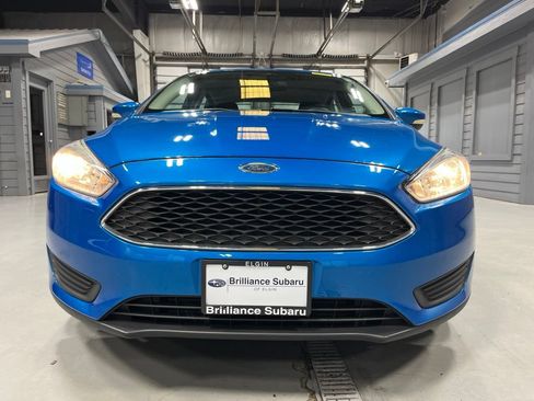 Used 2015 Ford Focus SE w/ SE Cold Weather Package FWD image 2