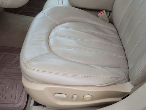 Used 2011 Buick Lucerne CXL image 16