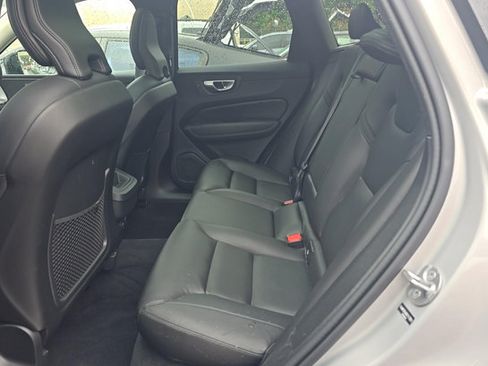 Used 2025 Volvo XC60 B5 Core AWD/4WD image 8