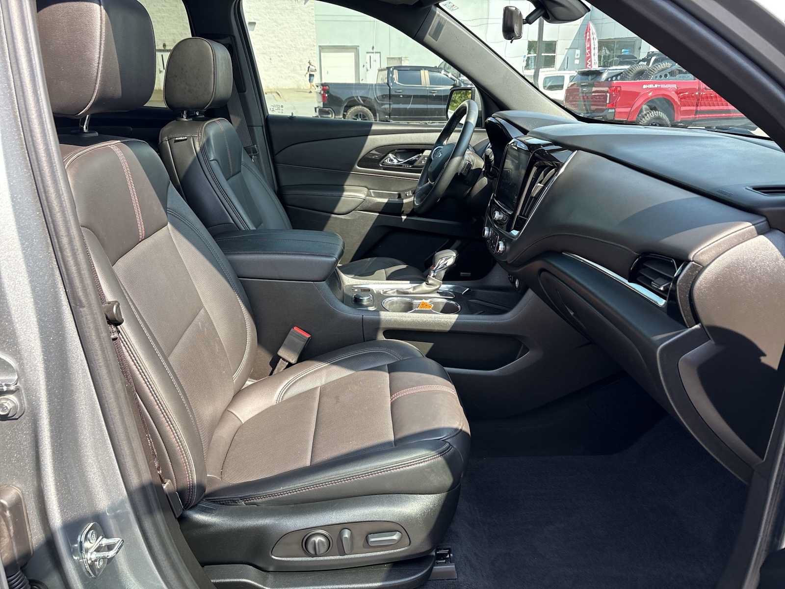 Used 2023 Chevrolet Traverse RS AWD/4WD image 28