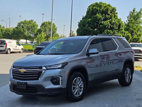 Used 2023 Chevrolet Traverse LT FWD image 3