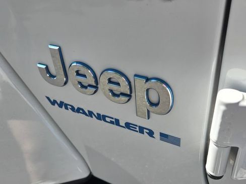 Used 2024 Jeep Wrangler Unlimited Sahara AWD/4WD image 10