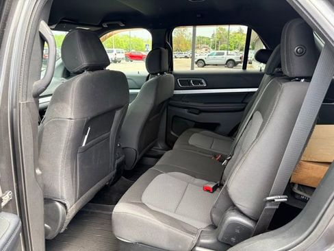 Used 2017 Ford Explorer XLT w/ Equipment Group 201A AWD/4WD image 13